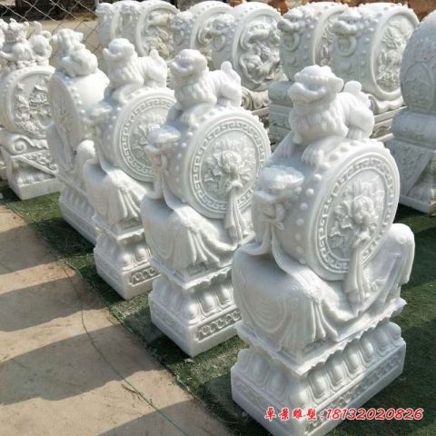 汉白玉门前狮子门墩