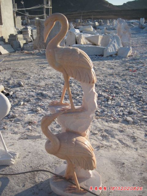 小区晚霞红丹顶鹤石雕