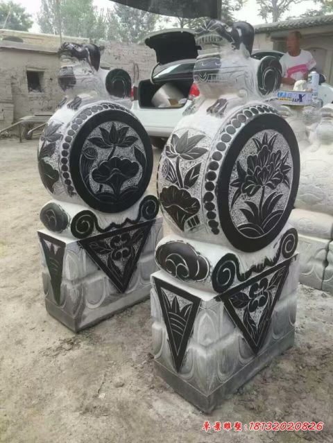 青石仿古荷花浮雕门墩