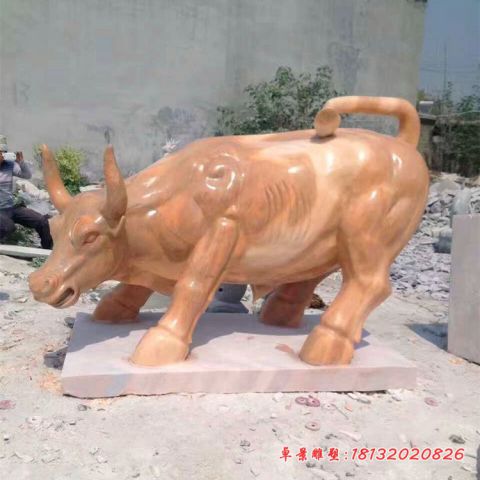 晚霞红华尔街牛石雕