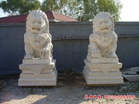 石雕门前大理石狮子
