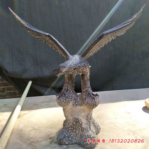 青石动物老鹰石雕