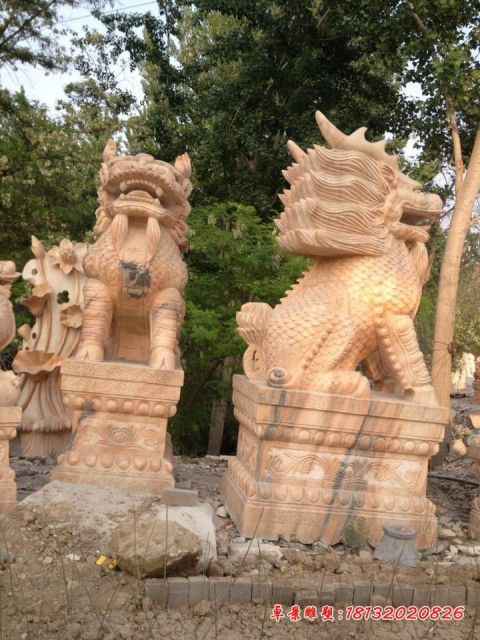 门前晚霞红麒麟石雕