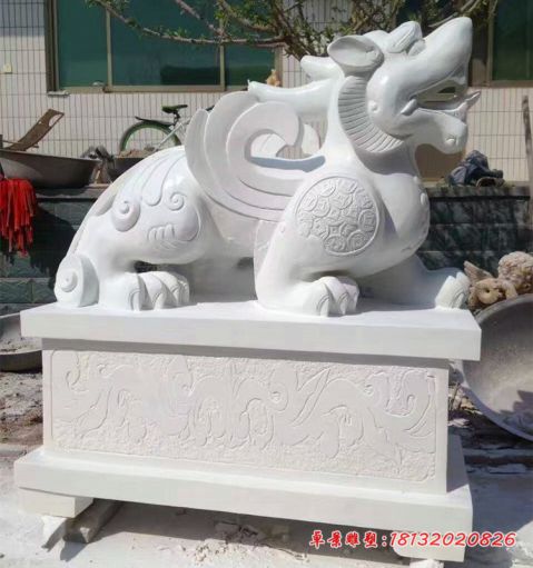 汉白玉招财石雕貔貅