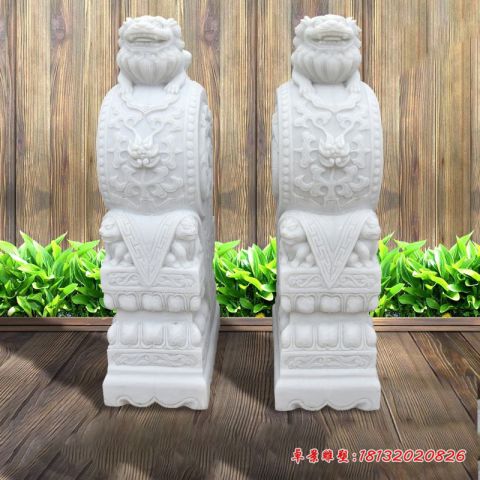 庭院门口汉白玉狮子门墩