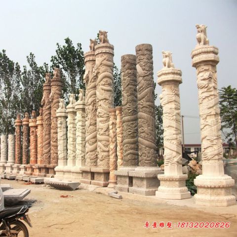 晚霞红景区石雕龙柱