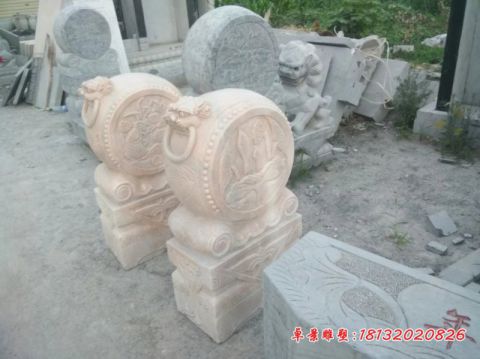 门前晚霞红门墩石雕