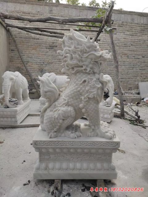 门口汉白玉镇宅麒麟雕塑