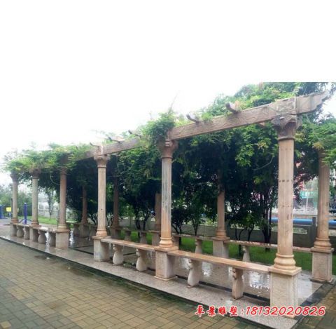 园林晚霞红石雕长廊