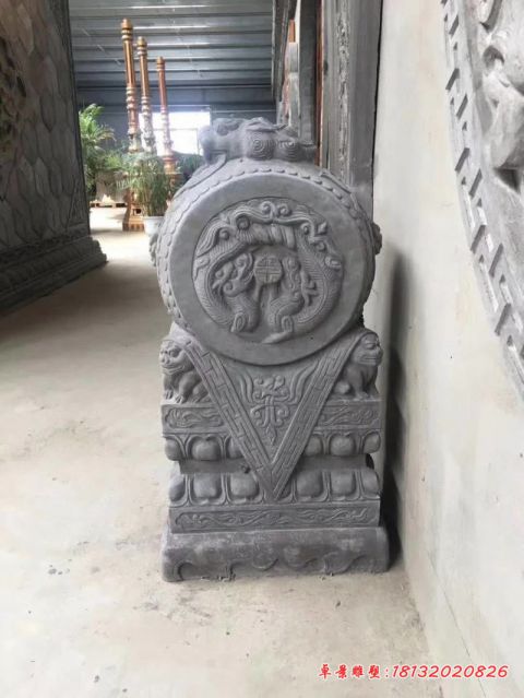 狴犴浮雕石门墩