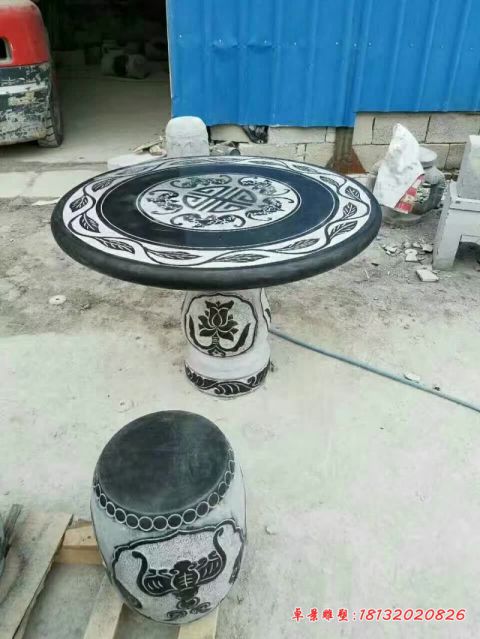 蝙蝠浮雕青石桌凳