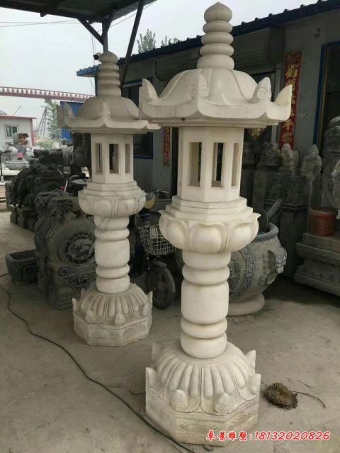 寺庙汉白玉莲花石灯
