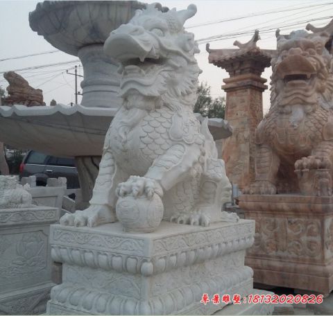 汉白玉镇宅踩球麒麟石雕