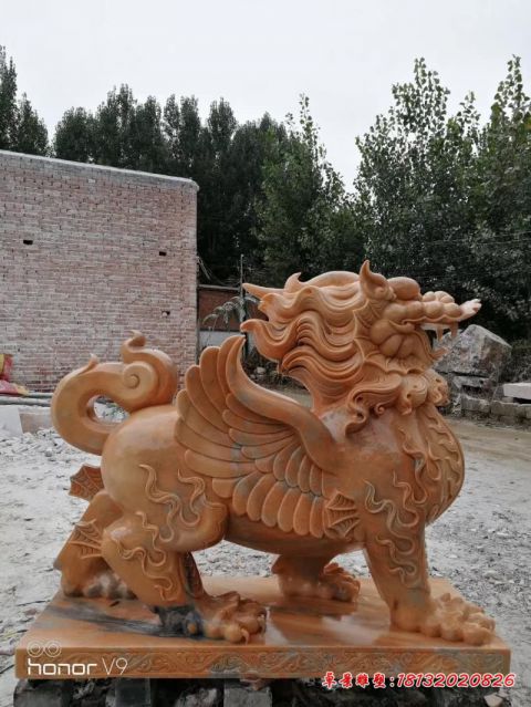 晚霞红门前立式麒麟石雕