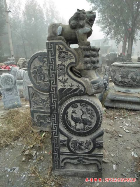 青石狮子门墩抱鼓石