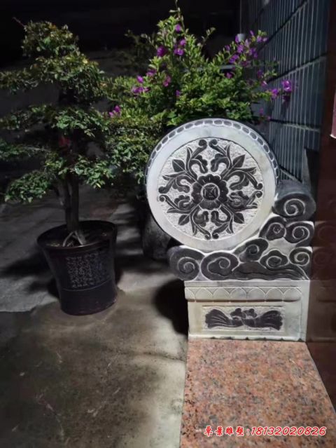 青石祥云浮雕石门墩