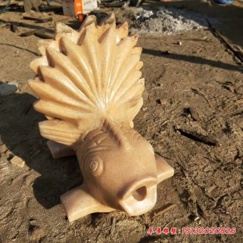 晚霞红喷水金鱼石雕