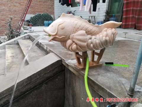 园林晚霞红喷水鱼石雕