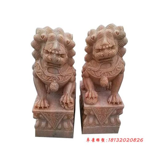 晚霞红门前小狮子石雕