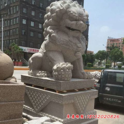 门前大理石踩球狮子石雕