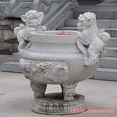 寺庙三足狮子香炉石雕