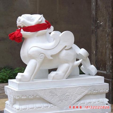 汉白玉门前貔貅石雕