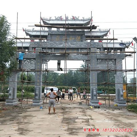 青石仿古三门社区牌坊石雕