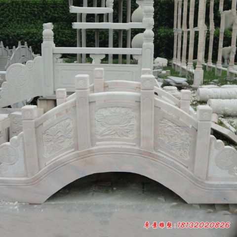 公园晚霞红石拱桥