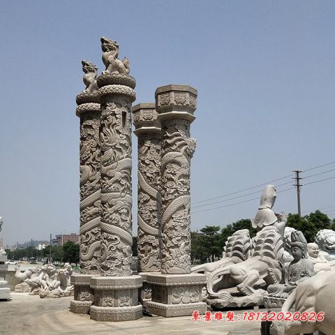 广场盘龙柱石雕
