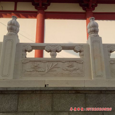 寺庙走廊栏板石雕