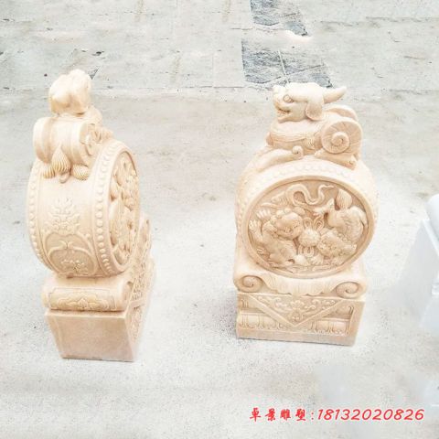 晚霞红门前貔貅门墩