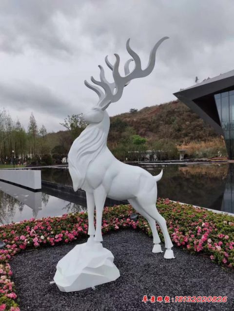 汉白玉小区驯鹿石雕