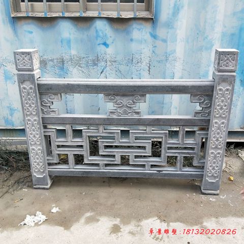 青石镂空花纹栏板石雕