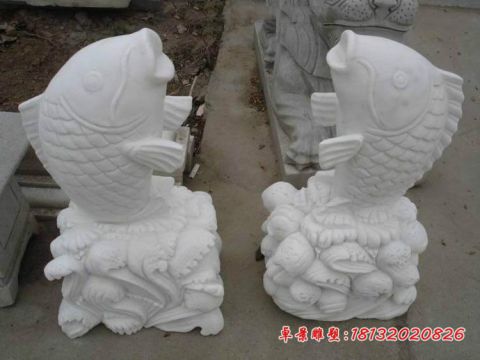 汉白玉鱼头朝上喷水鱼石雕