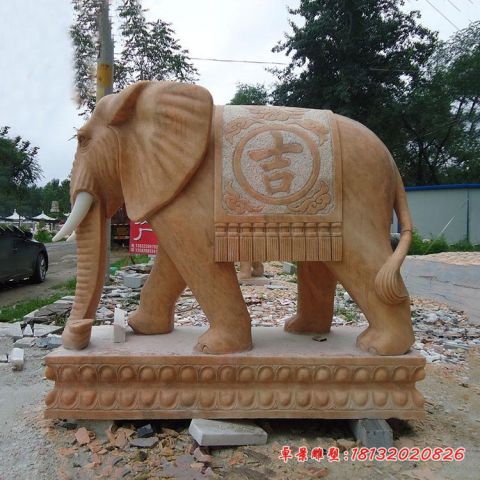 晚霞红门前吉祥如意石雕大象
