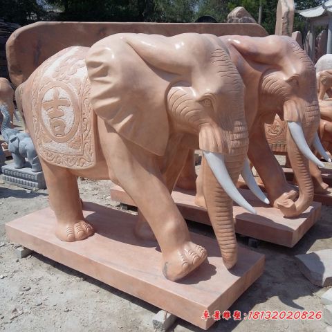 酒店门前晚霞红吉祥如意石雕大象