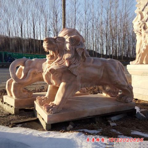 立式晚霞红欧式狮子石雕