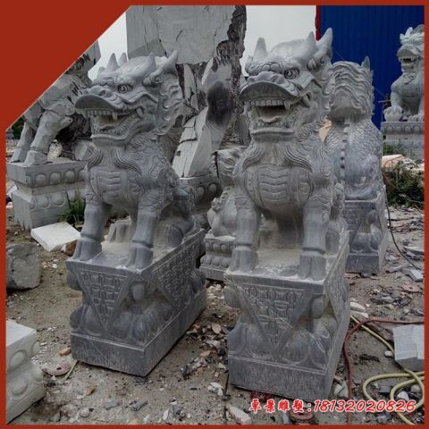 仿古门前坐式麒麟石雕