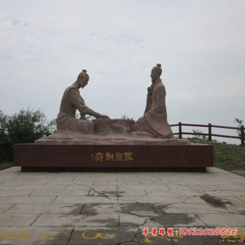 广场孙膑和庞涓对弈人物石雕