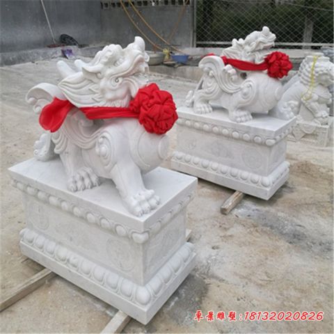 汉白玉门前招财石雕貔貅