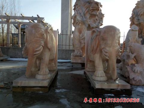 门前晚霞红六牙石雕大象