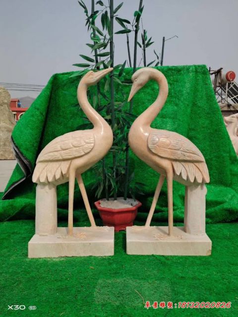 公园晚霞红仙鹤石雕