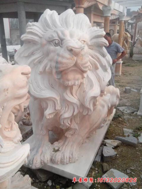 晚霞红坐式欧式狮子石雕