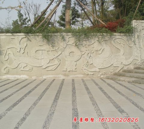 广场双龙戏珠石浮雕壁画