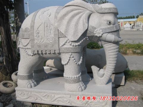 寺庙门前仿古大象石雕