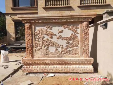 晚霞红松树浮雕石影壁