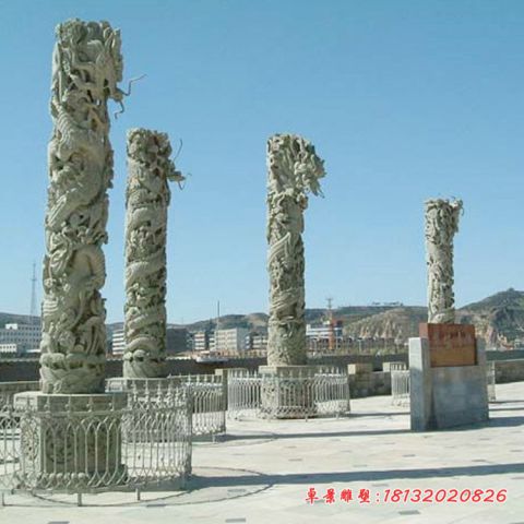 寺庙广场龙柱石雕