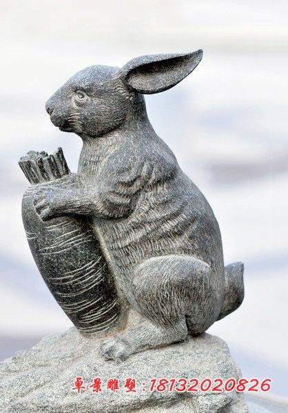 公园吃胡萝卜的兔子石雕