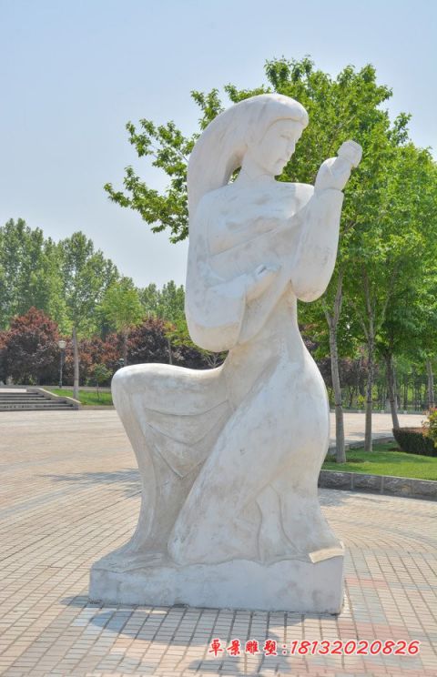 公园弹琵琶人物石雕