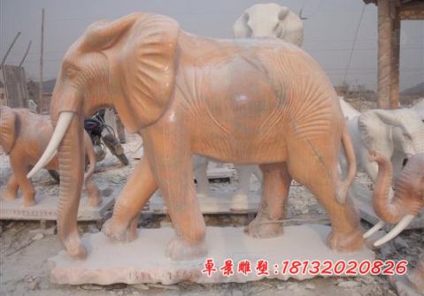 门前动物晚霞红大象石雕